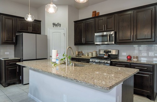 Manchaca Casa | Spacious 4BR ATX Retreat-Family Friendly with 3 King Beds