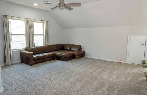 Manchaca Casa | Spacious 4BR ATX Retreat-Family Friendly with 3 King Beds