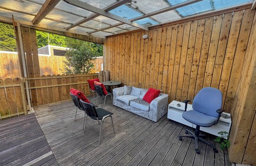 Hale Casa | Spacious 4BR Bungalow with Parking Near Spider-Man Filming Locations