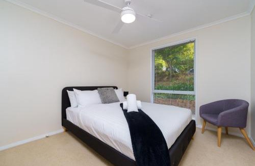 Fadden Casa | Spacious 4BR Comfort and Convenience in Fadden - Hosted by Canstay