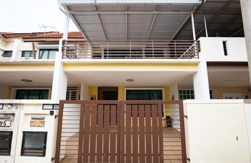 Kampung Terang Casa | Spacious 4BR Double Storey Home Balik Pulau