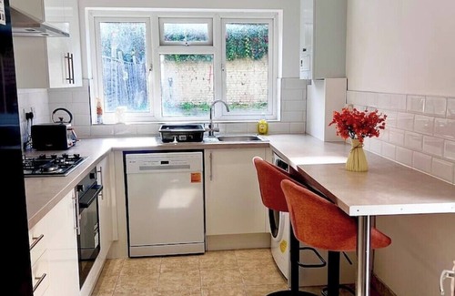 Lee Green Casa | Spacious 4BR Duplex-12min to London Bridge|Parking