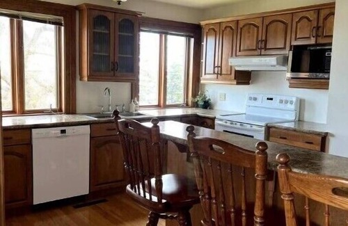 Queensland Casa | Spacious 4BR Family Beach House in Queensland N.S