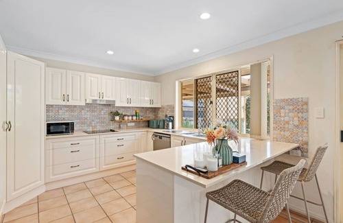 Capalaba Apartamento | Spacious 4BR Family Home in Capalaba | Local Charm