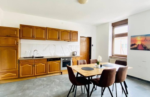 Grinzing Apartamento | Spacious 4BR for 15 & 15 Min to Danube