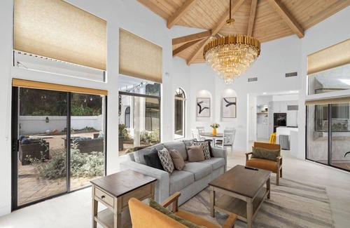 Huntington Beach Cama Y Desayuno | Spacious 4BR Huntington Beach Home with Pool