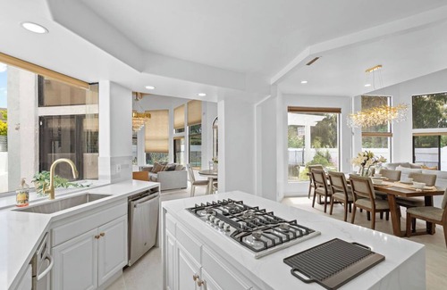 Huntington Beach Cama Y Desayuno | Spacious 4BR Huntington Beach Home with Pool