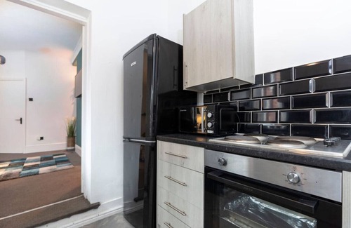 Gateshead Casa | Spacious 4BR Home in Gateshead Sleeps 7 w/Parking