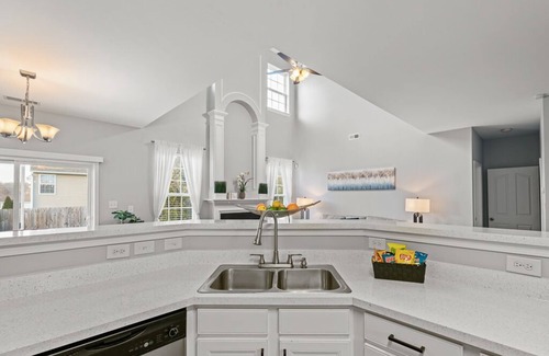 High Point Casa | Spacious 4BR Home – Near HPU, Market & Dining – Family & Business Ready!