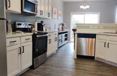 High Point Casa | Spacious 4BR Home – Near HPU, Market & Dining – Family & Business Ready!
