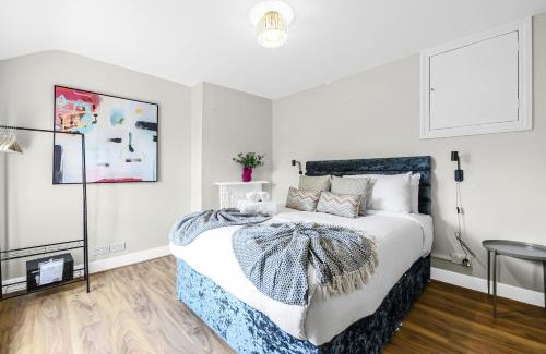 Clapton Apartamento | Spacious 4BR Home with Garden Close to Transport