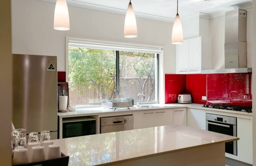 Sanctuary Lakes Casa | Spacious 4BR House In Great Location