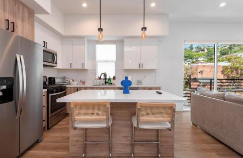 Elysian Heights Apartamento | Spacious 4BR House in Prime Echo Park Location