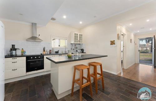 Cambridge Park Casa | Spacious 4BR House Near Kingswood & Penrith CBD