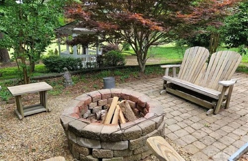 Marion Lake Club Casa | Spacious 4BR Lake James Retreat/Golf Course/Views/Fire Pit/Gazebo/Affordable