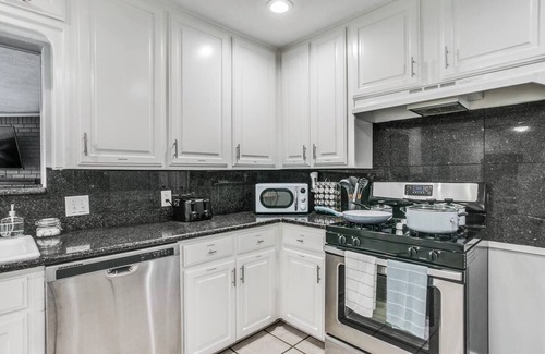 Bedford Casa | Spacious 4BR Near DFW & Stadium