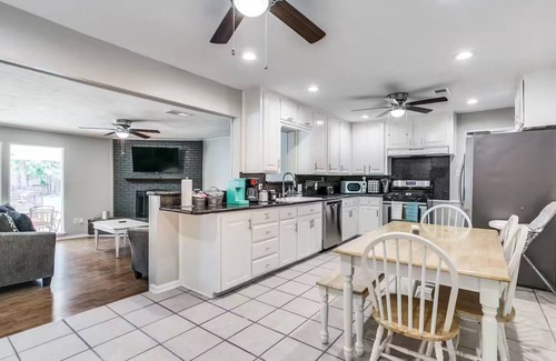 Bedford Casa | Spacious 4BR Near DFW & Stadium