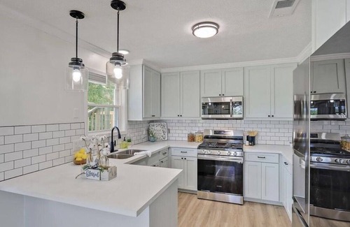 Magee Casa | “Spacious 4BR Oasis: Game Room, Luxe Baths & Fully Stocked Kitchen!”