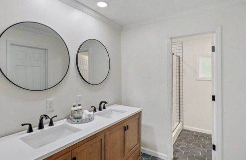 Magee Casa | “Spacious 4BR Oasis: Game Room, Luxe Baths & Fully Stocked Kitchen!”