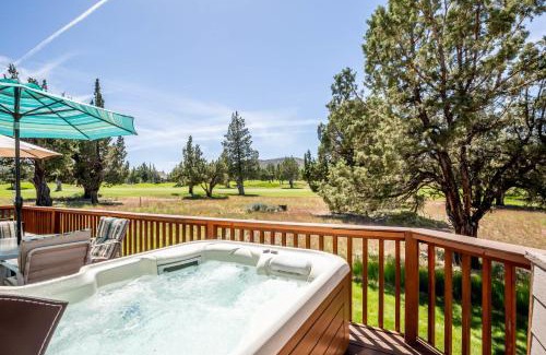 Redmond Casa | Spacious 4BR Private HOT TUB Eagle Crest Resort on Golf Course