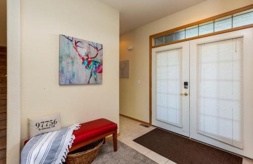 Redmond Casa | Spacious 4BR Private HOT TUB Eagle Crest Resort on Golf Course
