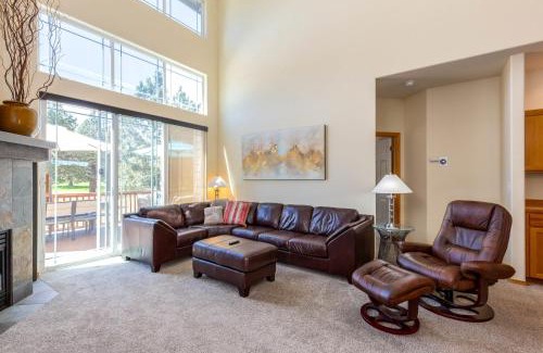 Redmond Casa | Spacious 4BR Private HOT TUB Eagle Crest Resort on Golf Course