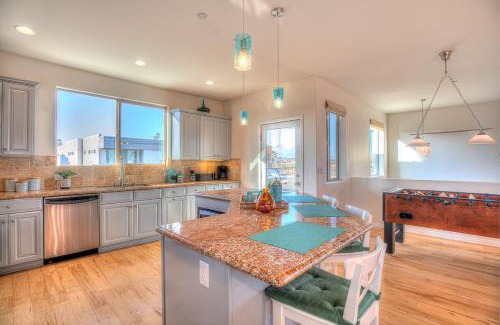 Oxnard Shores Casa | Spacious 4BR, Rooftop Deck, Fire Pit, Steps to Shore