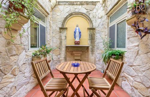 San Tumas Casa | Spacious 4BR Terraced House with Rooftop Access by 360 Estates