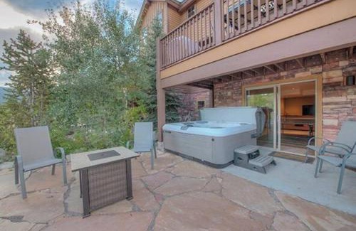 Vista Point Casa | Spacious 4BR with Hot Tub Near BreckConnect Gondola