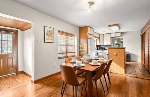 Mid City South Casa | Spacious 4K Beds in Town Center | Fenced Yard!