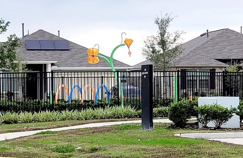 Alvin Casa | Spacious 5/3 home in quiet neighborhood