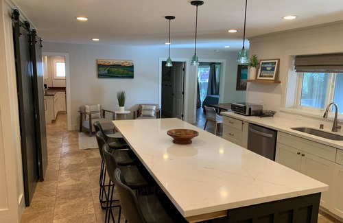 Laie Casa | Amplios pasos de 5 recámaras desde la playa de Hukilau, aire acondicionado, vista al mar, MENSUALMENTE