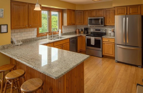 The Galena Territory Casa | Spacious 5-bdrm house in lovely Galena w/hot tub, screened porch fitness room