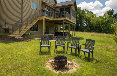 The Galena Territory Casa | Spacious 5-bdrm house in lovely Galena w/hot tub, screened porch fitness room