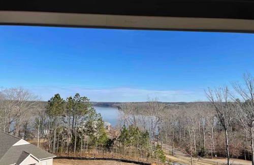 Iuka Casa | Spacious 5-bed/5 bath home with river view.