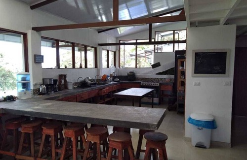 Vara Blanca Otro | Spacious 5-bedroom farmhouse Panoramic Views Poas Volcano and Cloud Rainforest