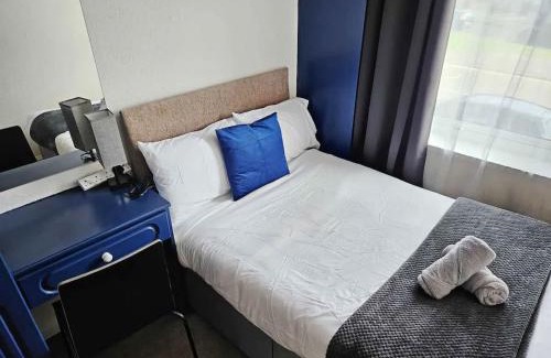 Horfield Casa | Spacious 5-Bed Home with Parking,WiFi & Self Check-In