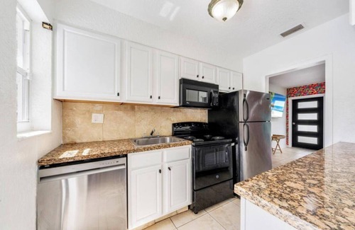 Central Fort Lauderdale Casa | Spacious 5-bedroom duplex with 2 separate homes in wonderful Fort Lauderdale