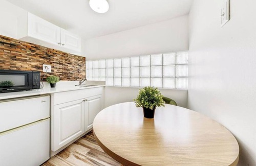 Central Fort Lauderdale Casa | Spacious 5-bedroom duplex with 2 separate homes in wonderful Fort Lauderdale