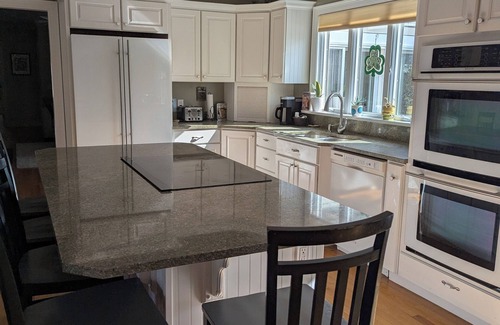 North Kingstown Casa | Spacious 5-Bedroom Private Retreat!!! Private setting close to beaches & Newport