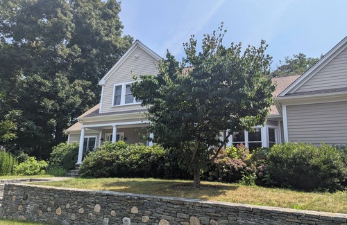 North Kingstown Casa | Spacious 5-Bedroom Private Retreat!!! Private setting close to beaches & Newport