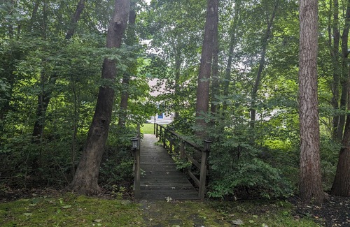 North Kingstown Casa | Spacious 5-Bedroom Private Retreat!!! Private setting close to beaches & Newport
