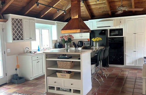 Northeast Virginia Beach Casa | Spacious 5-bedroom with pool, pet friendly on the Northend of Virginia Beach.