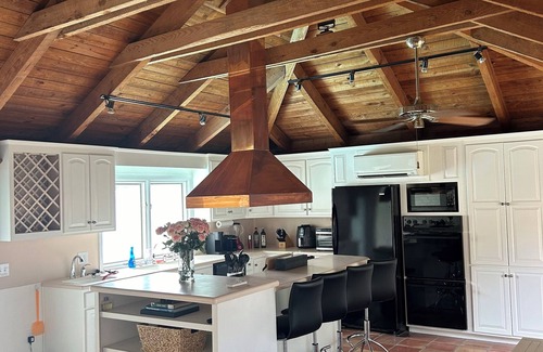 Northeast Virginia Beach Casa | Spacious 5-bedroom with pool, pet friendly on the Northend of Virginia Beach.