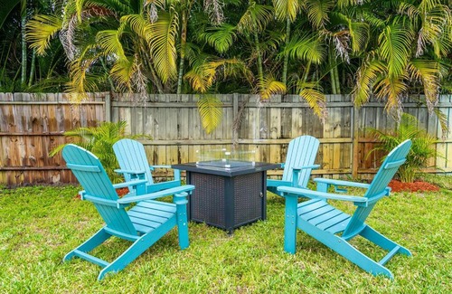 Sunset Casa | Spacious 5 Bedrooms with Large Pool, 12 minutes to the Ocean