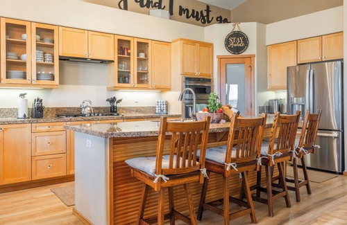Mammoth Lakes Casa | Spacious 5 Bedroom Townhouse with/Black Pass Ski/Parking Passes!