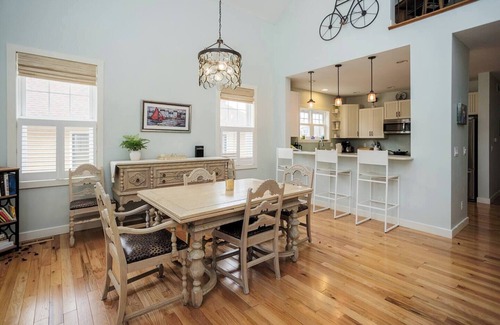Michigan City Casa | Spacious 5-bedroom house, deluxe outdoor kitchen, and a short walk to the beach
