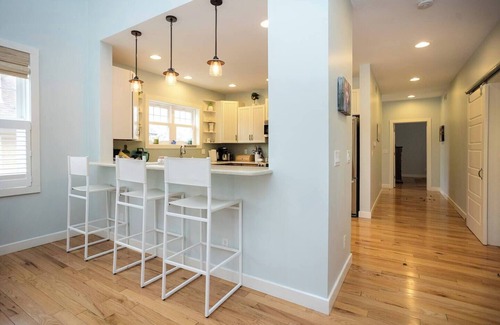 Michigan City Casa | Spacious 5-bedroom house, deluxe outdoor kitchen, and a short walk to the beach