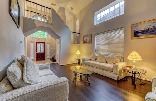 Missouri City Casa | Spacious 5-bedroom house in enchanting Missouri City with WiFi, fitness room
