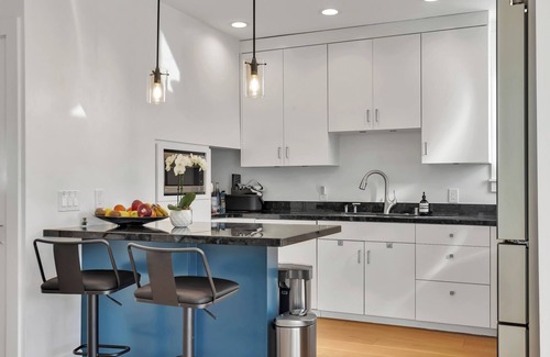 Bernal Heights Casa | Spacious 5-bedroom house - AC, Wifi, Sauna, Sundeck, Garden, Home Cinema…